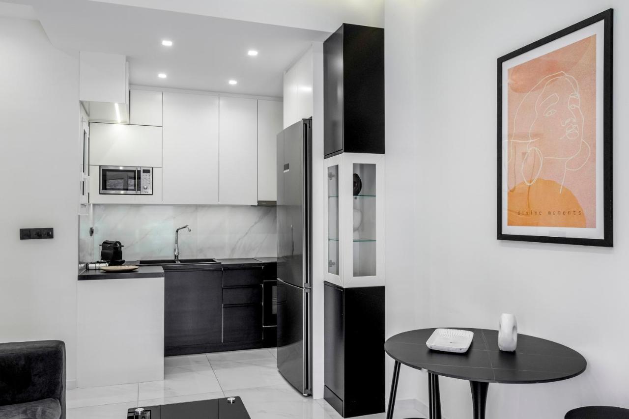 Central 2Br Apartment In The Heart Of アテネ エクステリア 写真