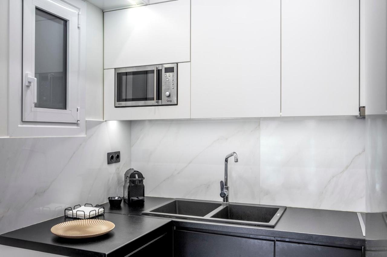 Central 2Br Apartment In The Heart Of アテネ エクステリア 写真
