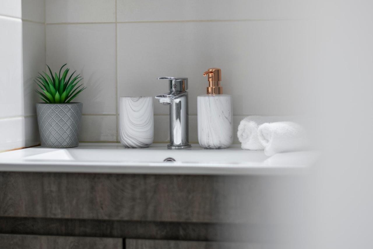 Central 2Br Apartment In The Heart Of アテネ エクステリア 写真