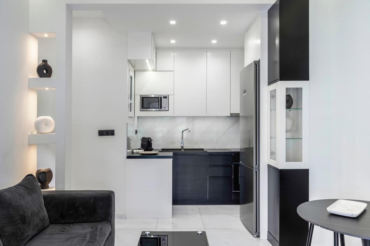 Central 2Br Apartment In The Heart Of アテネ エクステリア 写真